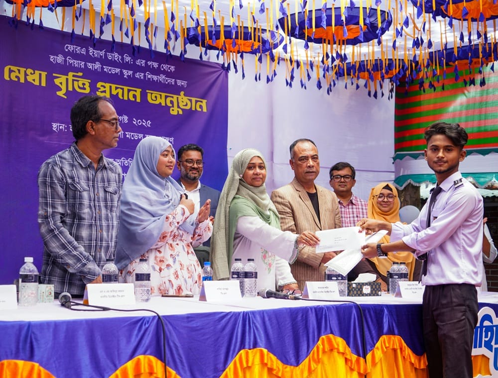 Team Group Awards Scholarships to 33 Students